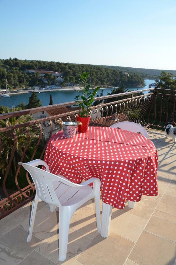 Luana Apartment Milna  Exterior photo