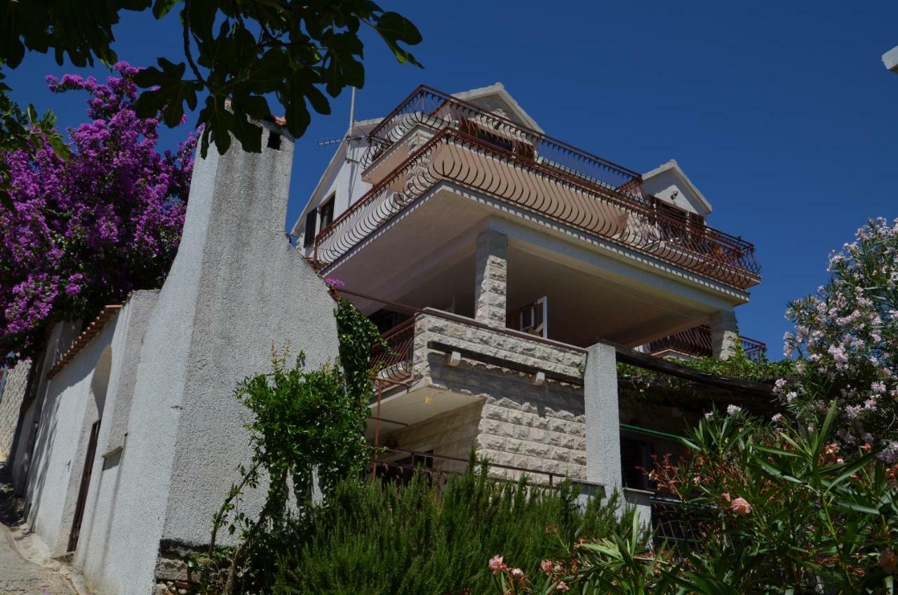 Luana Apartment Milna  Exterior photo
